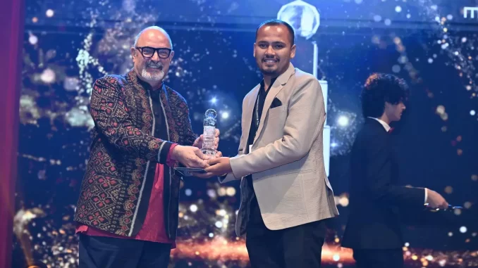 1412594-best-director-akshay-singh-thakur-swang-jas-ki-tas-given-by-dadi-pudumjee
